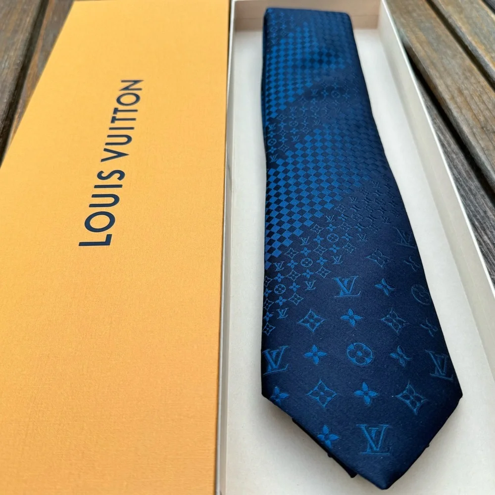 🔥🎁LV SUMMER 26’🎁🔥🆕💯LEGENDARY LOUIS VUITTON ICONIC BLUE MONOGRAM MIX TIE🔥 - Picture 8 of 15